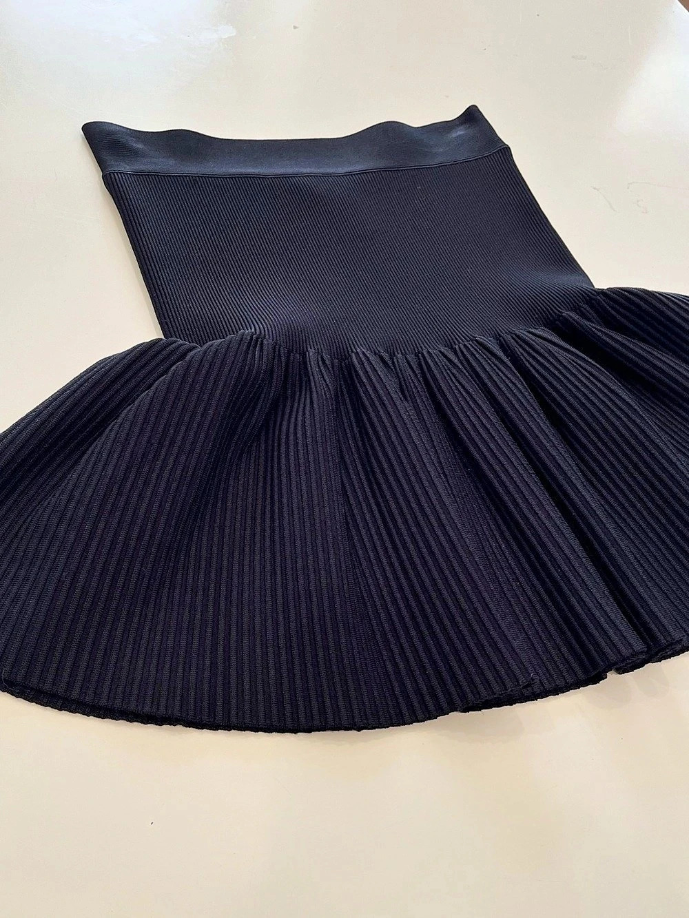 Y2K BCBGMAXAZRIA Accordion Pleated Mini, 18”, Thick Stretch Fabric, Size M